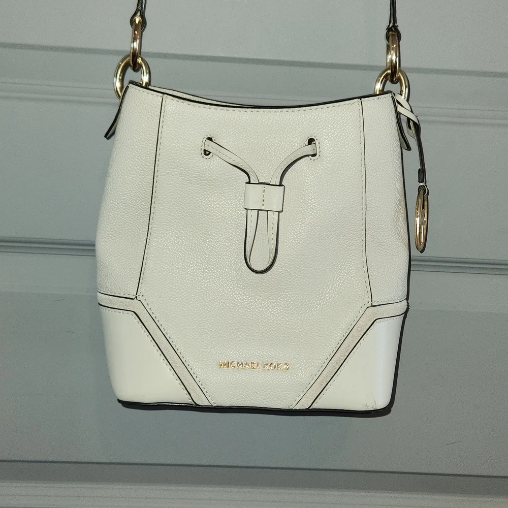 Micheal Kors Bucket Purse - Picture 1 of 7